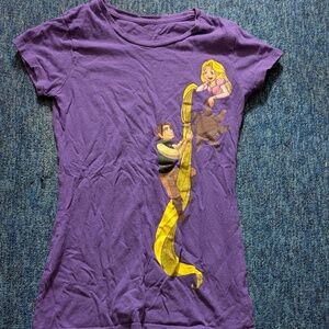 TEEFURY TANGLED RAPUNZEL & FLYNN RIDER PURPLE WOMEN'S JUNIORS T-SHIRT SIZE SMALL